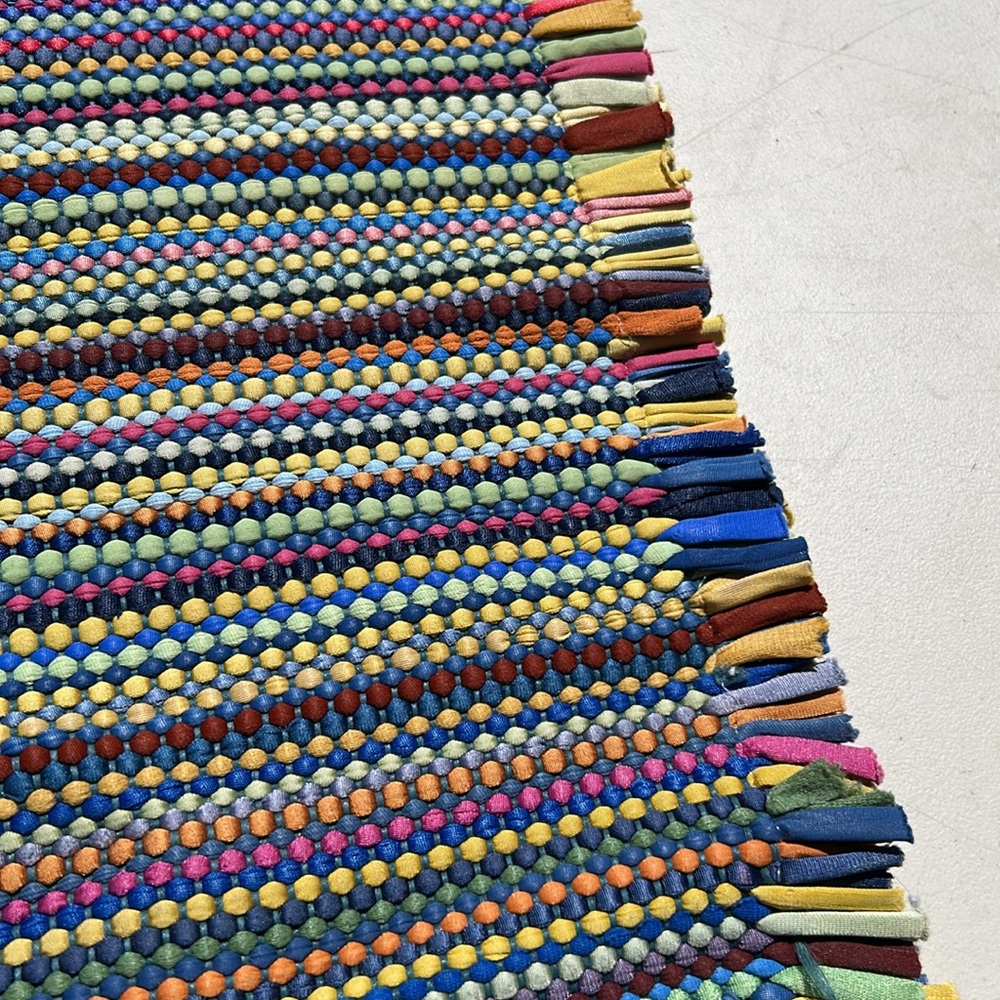 Colorful Woven Rug with Tassels. - Picture 3 of 9